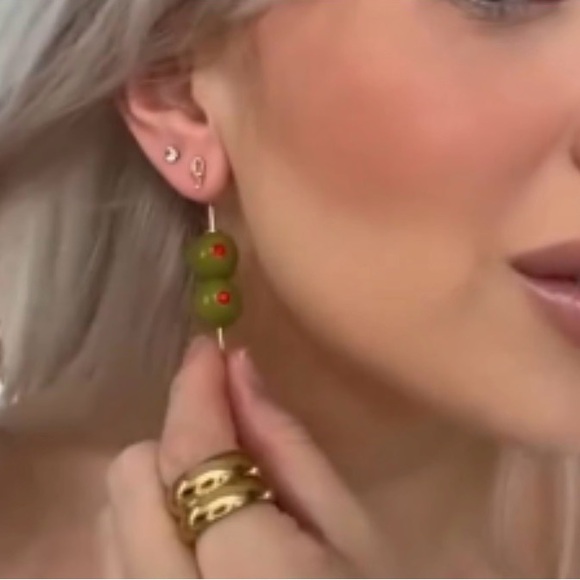 BNIP PIPER K VIRAL MARTINI OLIVES GLASS & CRYSTAL DANGLING EARRINGS - Picture 6 of 11